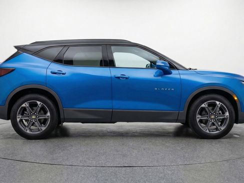 Used 2025 Chevrolet Blazer LT image 11
