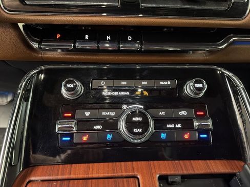 Certified 2023 Lincoln Navigator Reserve AWD/4WD image 13