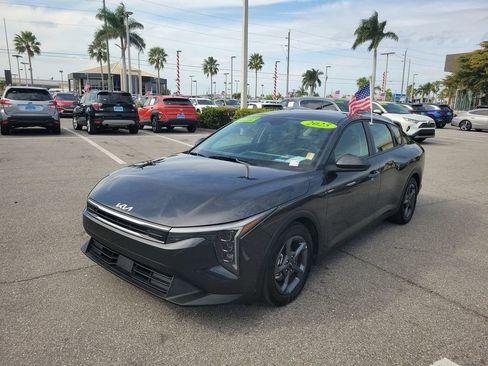Used 2025 Kia K4 LXS image 8