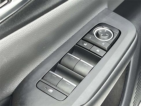 Used 2025 Toyota Prius XLE image 24