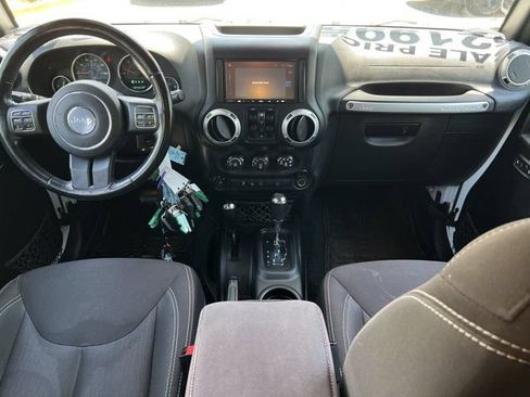 Used 2015 Jeep Wrangler Unlimited Rubicon w/ Connectivity Group AWD/4WD image 23