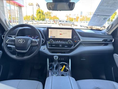 Used 2023 Toyota Highlander Limited AWD/4WD image 13
