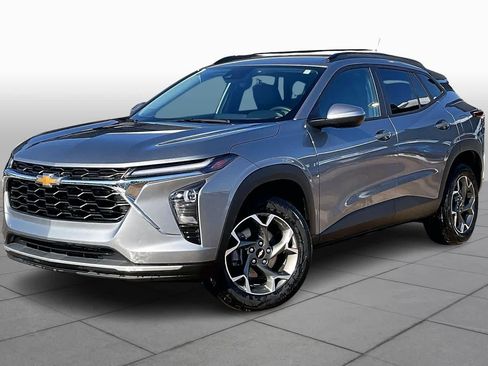 Certified 2025 Chevrolet Trax LT w/ LT Convenience Package image 3