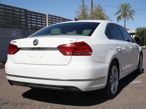 Used 2015 Volkswagen Passat 1.8T SE FWD image 4