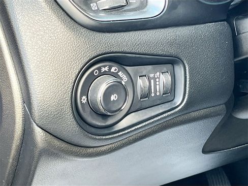 Used 2021 Jeep Renegade Limited w/ Sun & Sound Group image 10