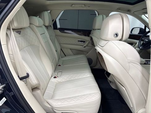 Used 2017 Bentley Bentayga image 13