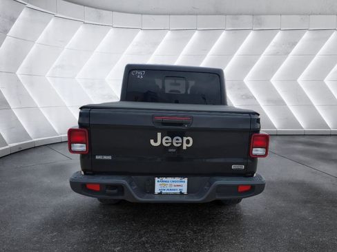 Used 2023 Jeep Gladiator Overland image 6