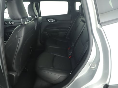 New 2026 Jeep Compass Latitude image 18