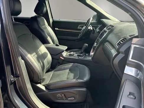 Used 2017 Ford Explorer Limited w/ Equipment Group 301A FWD image 23