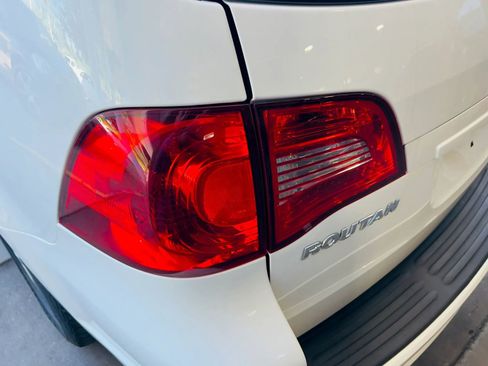 Used 2014 Volkswagen Routan SE FWD image 6