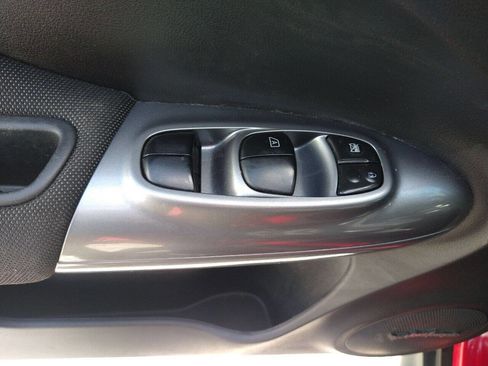 Used 2015 Nissan Juke SV w/ Technology Package FWD image 31