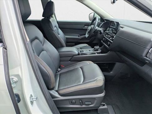 Used 2023 Nissan Pathfinder SL w/ Lighting Package (N92) image 21