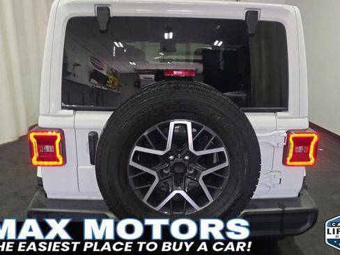 Used 2024 Jeep Wrangler Unlimited Sahara AWD/4WD image 6