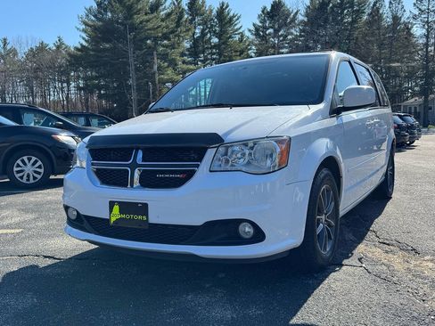 Used 2017 Dodge Grand Caravan SXT FWD image 8