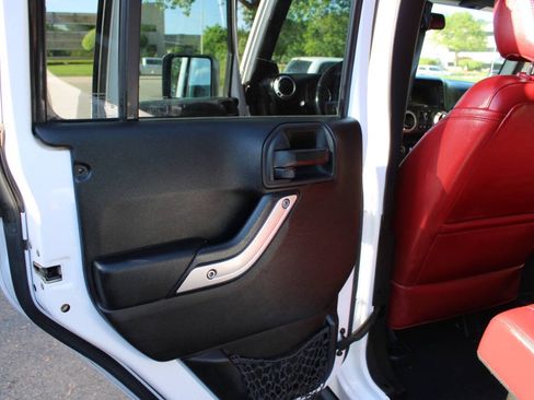 Used 2013 Jeep Wrangler Unlimited Rubicon AWD/4WD image 27
