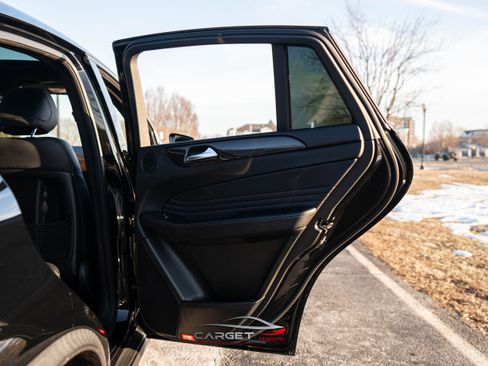 Used 2018 Mercedes-Benz GLE 43 AMG 4MATIC w/ Parking Assist Package image 47