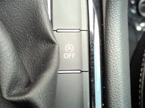 Used 2022 Volkswagen Taos SEL w/ Panoramic Sunroof Package FWD image 46