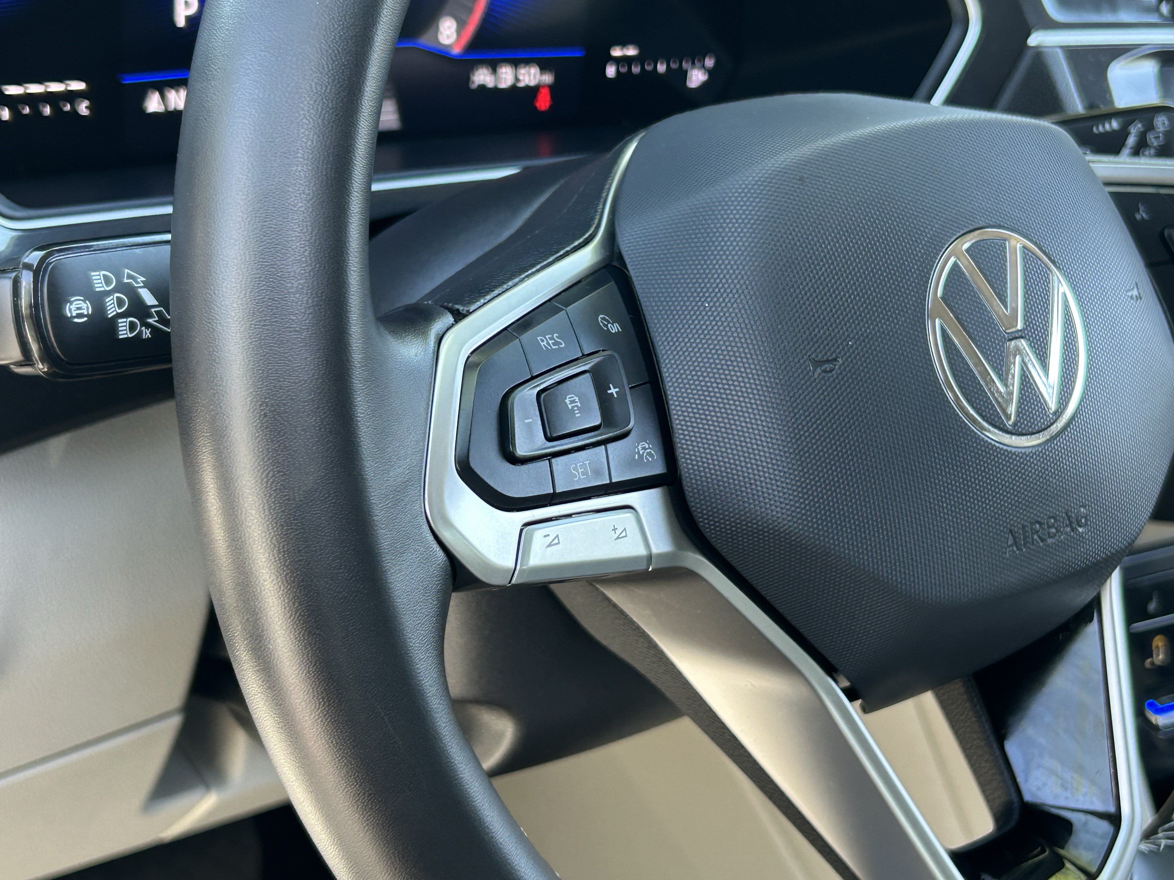 Used 2024 Volkswagen Tiguan SE AWD/4WD image 28