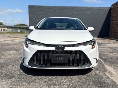 Used 2020 Toyota Corolla LE FWD image 2