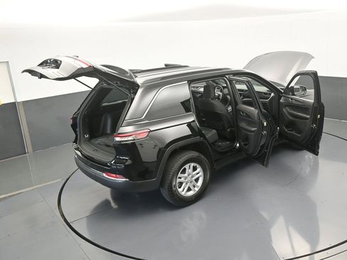 Used 2025 Jeep Grand Cherokee Laredo image 65