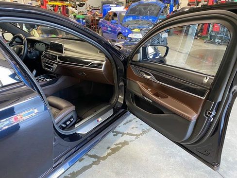 Used 2018 BMW 750i xDrive AWD/4WD image 21