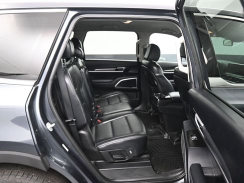 Used 2022 Kia Telluride LX image 43