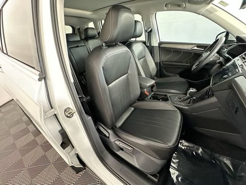 Used 2022 Volkswagen Tiguan SE w/ Panoramic Sunroof Package FWD image 27