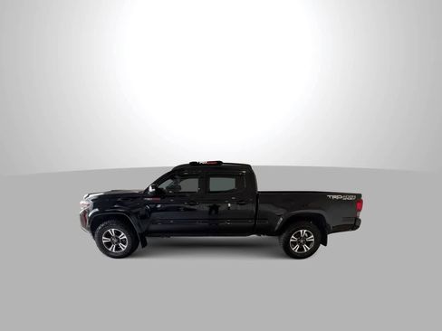 Used 2018 Toyota Tacoma TRD Sport AWD/4WD image 5