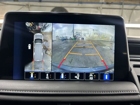 Used 2023 Chevrolet Tahoe Z71 w/ Luxury Package image 16