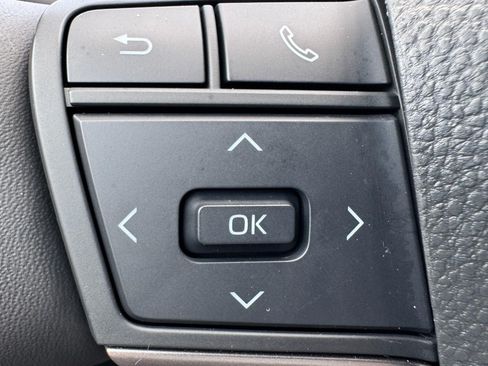 Used 2025 Toyota Camry SE AWD/4WD image 16