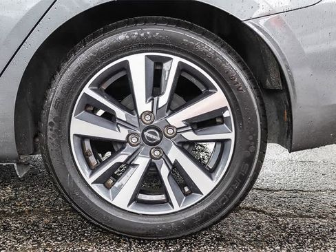 Used 2023 Nissan Versa SV image 10