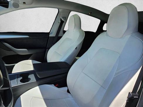 Used 2024 Tesla Model Y 2WD image 23