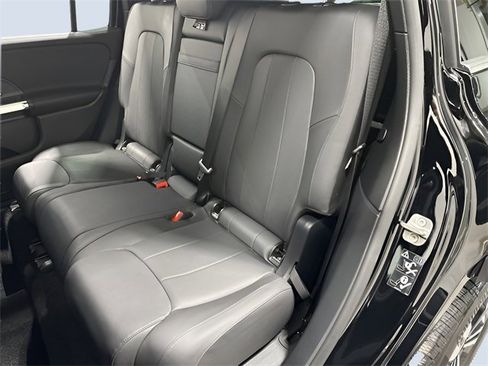 Used 2025 Mercedes-Benz GLB 250 4MATIC image 29