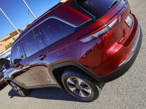 Used 2022 Jeep Grand Cherokee Limited 4xe image 8