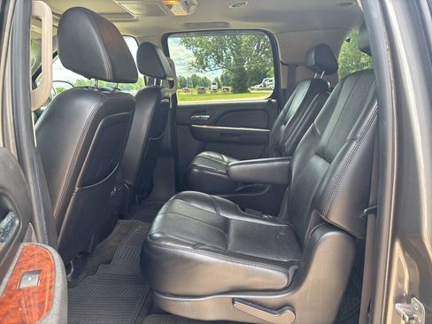 Used 2007 Chevrolet Suburban LT w/ LT Preferred Equipment Group AWD/4WD image 14