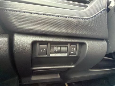 Used 2025 Subaru Forester Premium AWD/4WD image 18