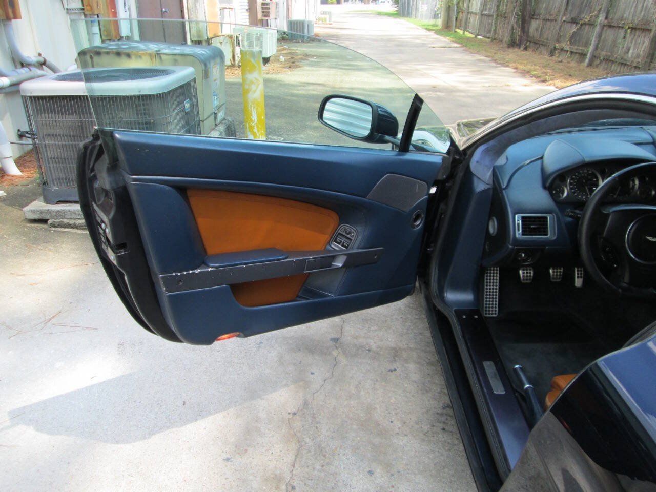 Used 2007 Aston Martin V8 Vantage Coupe RWD image 28