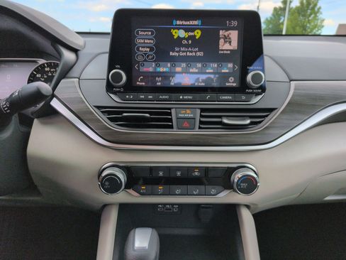 Used 2025 Nissan Altima 2.5 SV FWD image 22