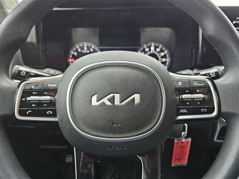 Used 2023 Kia Sorento LX image 17