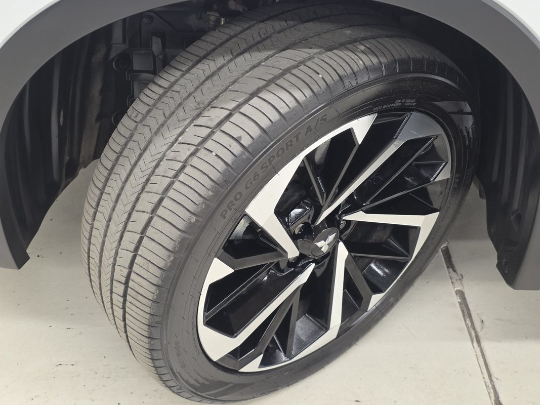Used 2024 Mitsubishi Outlander AWD image 44