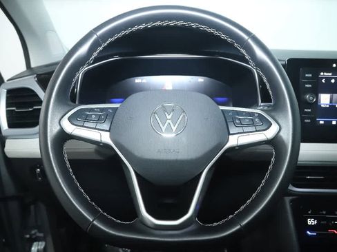 Used 2025 Volkswagen Taos SE w/ Panoramic Sunroof Package AWD/4WD image 23
