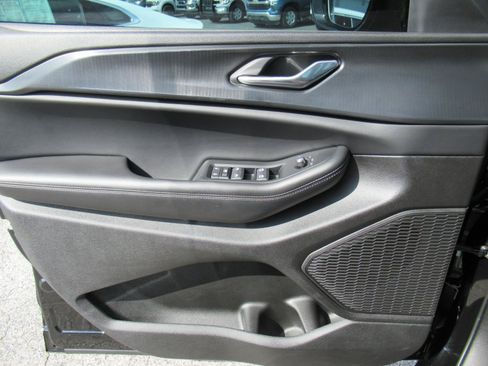 Used 2025 Jeep Grand Cherokee L Laredo RWD image 21