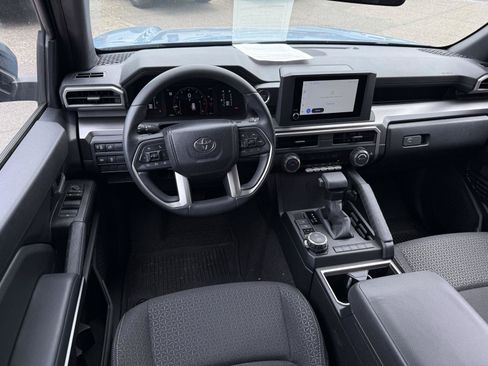Used 2025 Toyota 4Runner SR5 AWD/4WD image 17