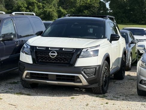 Used 2024 Nissan Pathfinder Rock Creek AWD/4WD image 3