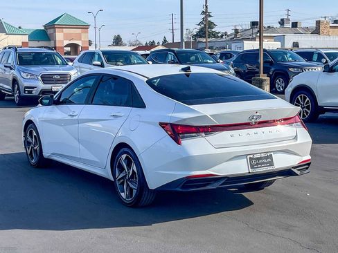 Used 2023 Hyundai Elantra SEL w/ Convenience Package image 2