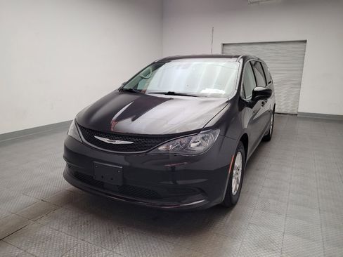 Used 2023 Chrysler Voyager LX FWD image 15