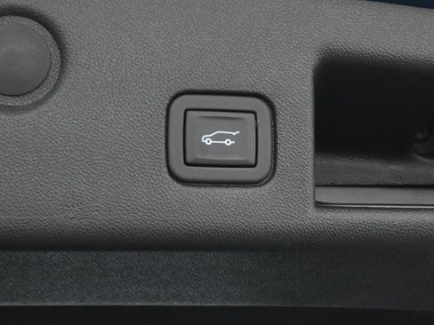 Used 2024 Chevrolet Equinox LT FWD image 35