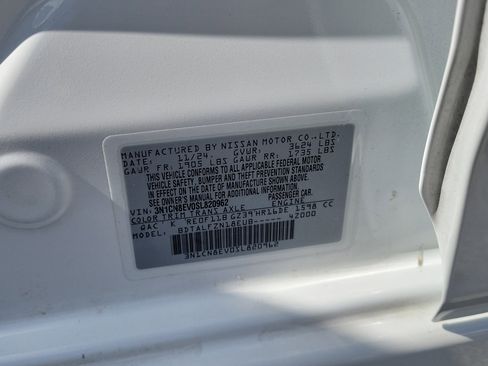 Used 2025 Nissan Versa SV FWD image 31