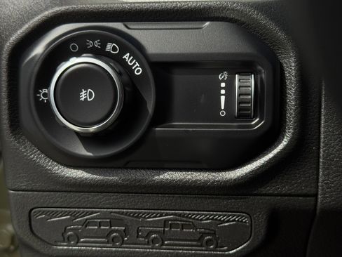 Used 2025 Jeep Wrangler Unlimited Sport AWD/4WD image 35