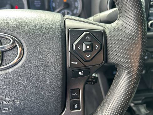 Used 2020 Toyota Tacoma TRD Off-Road w/ Technology Package AWD/4WD image 16